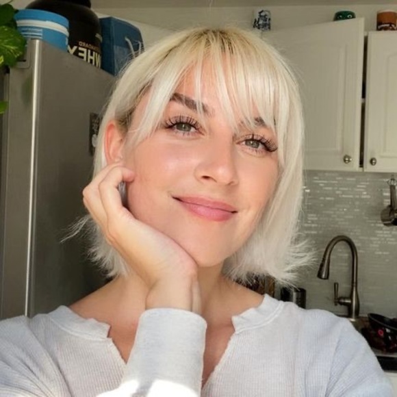 Meet your Posher, Joelle - Picture 1 of 1